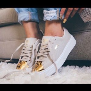 Selling size 6 women’s. Selling for $80 or BPO!